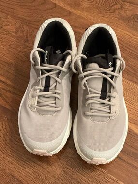 Columbia Women’s Lace-Up Athletic Sneakers in Light Gray and Black